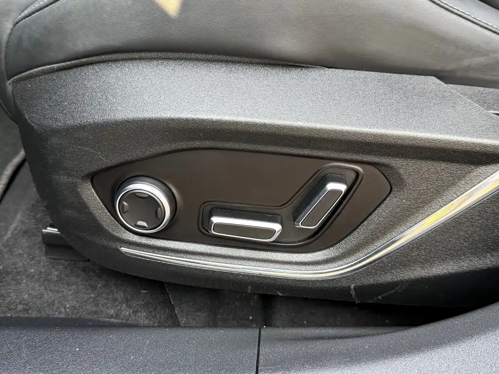 Lynk & Co 03 2022 1.5TD DCT Pro купить на сайте DeffCars