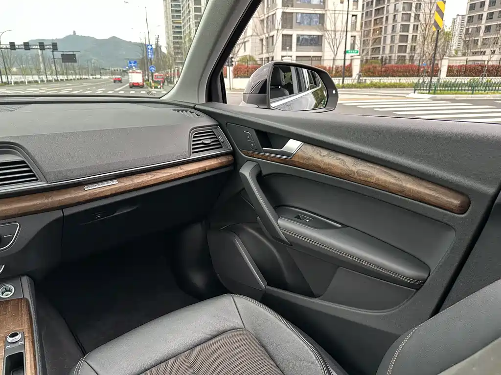 Audi Q5L 2020 facelift 40 TFSI Honorable and enterprising model купить на сайте DeffCars