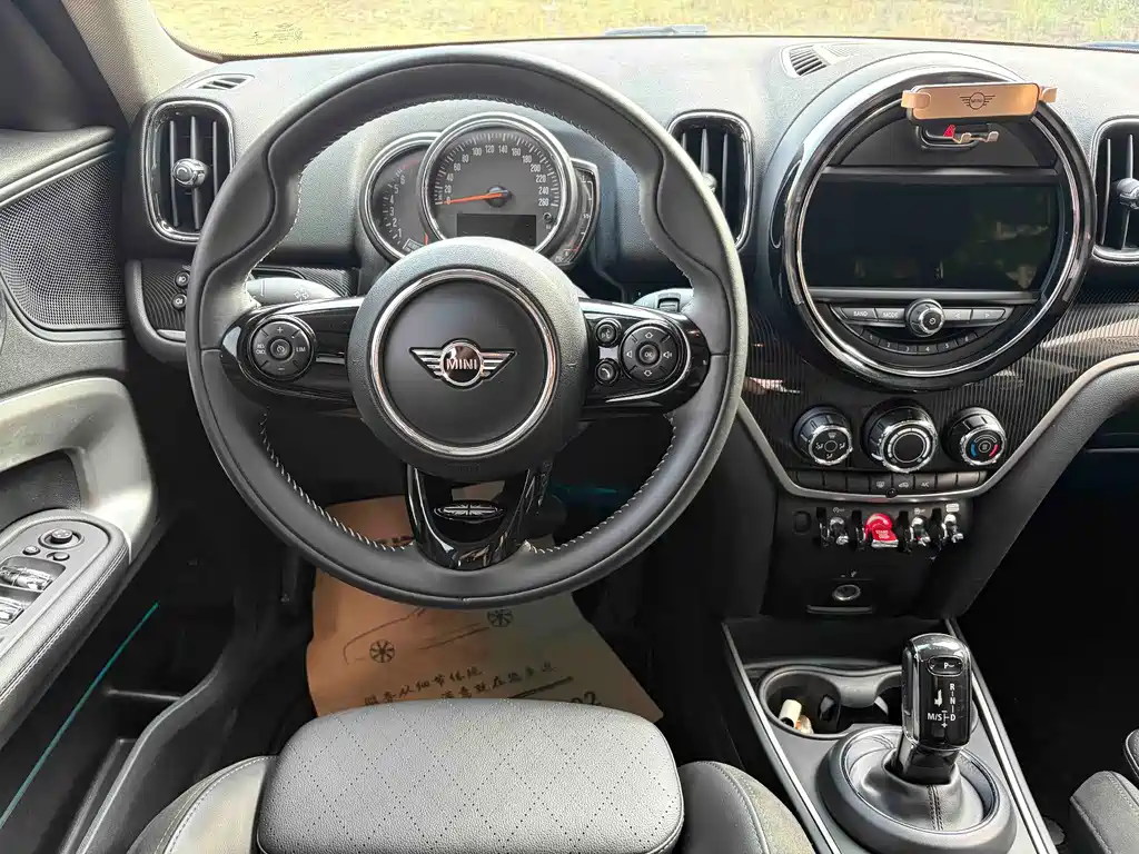 MINI COUNTRYMAN 2019 1.5T COOPER ALL4 Artist Weekend Travel Edition купить на сайте DeffCars