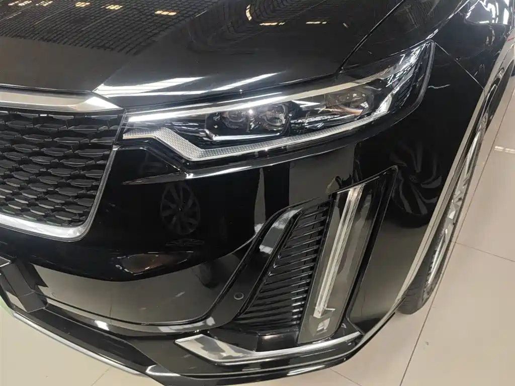 Cadillac XT6 2022 2.0T seven-seat two-wheel drive luxury model купить на сайте DeffCars