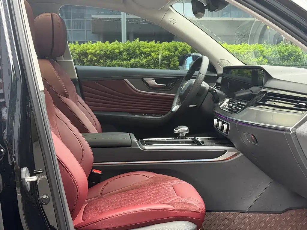 Hongqi HS5 2023 2.0T Qixiang Pro version купить на сайте DeffCars