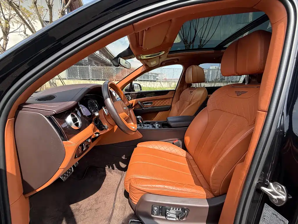 Bentayga 2016 6.0T Standard Edition купить на сайте DeffCars