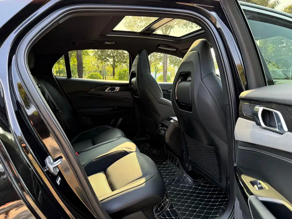 Lynk & Co 03 2022 1.5TD DCT Pro купить на сайте DeffCars