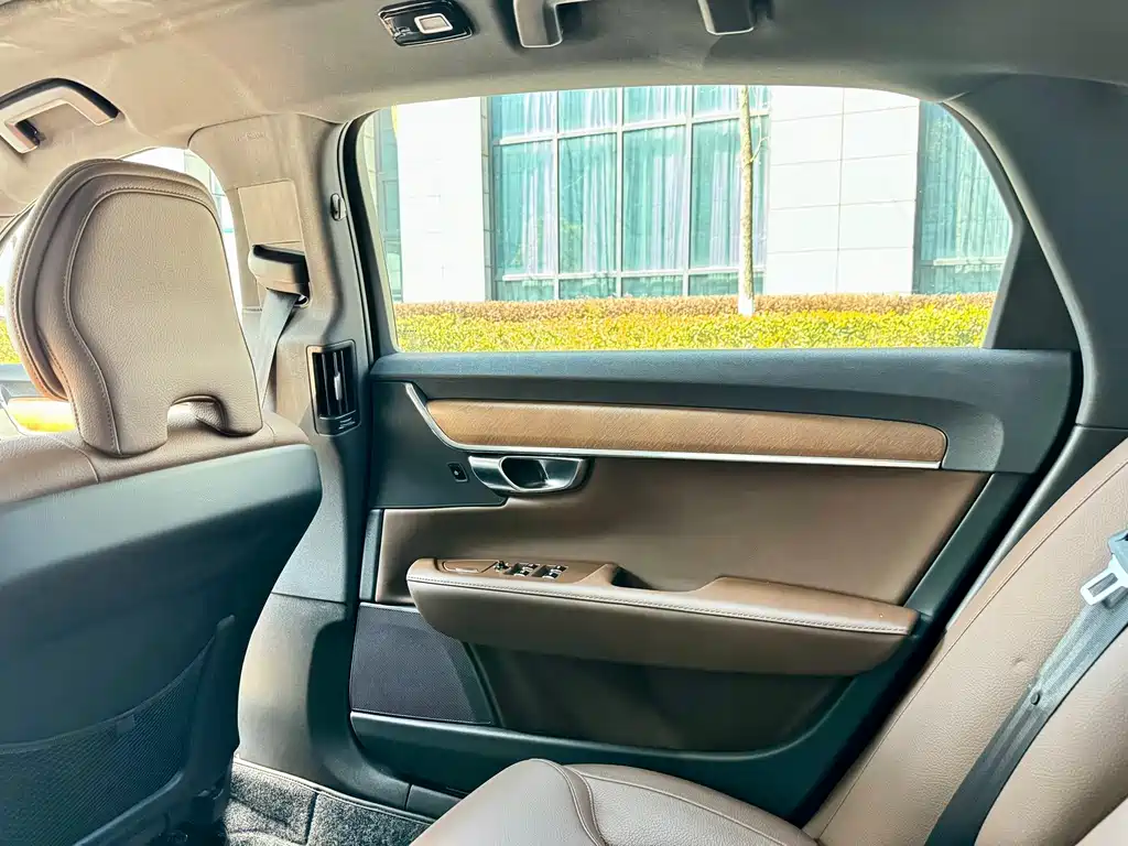 Volvo S90 2025 B5 Zhiyi Luxury Edition купить на сайте DeffCars