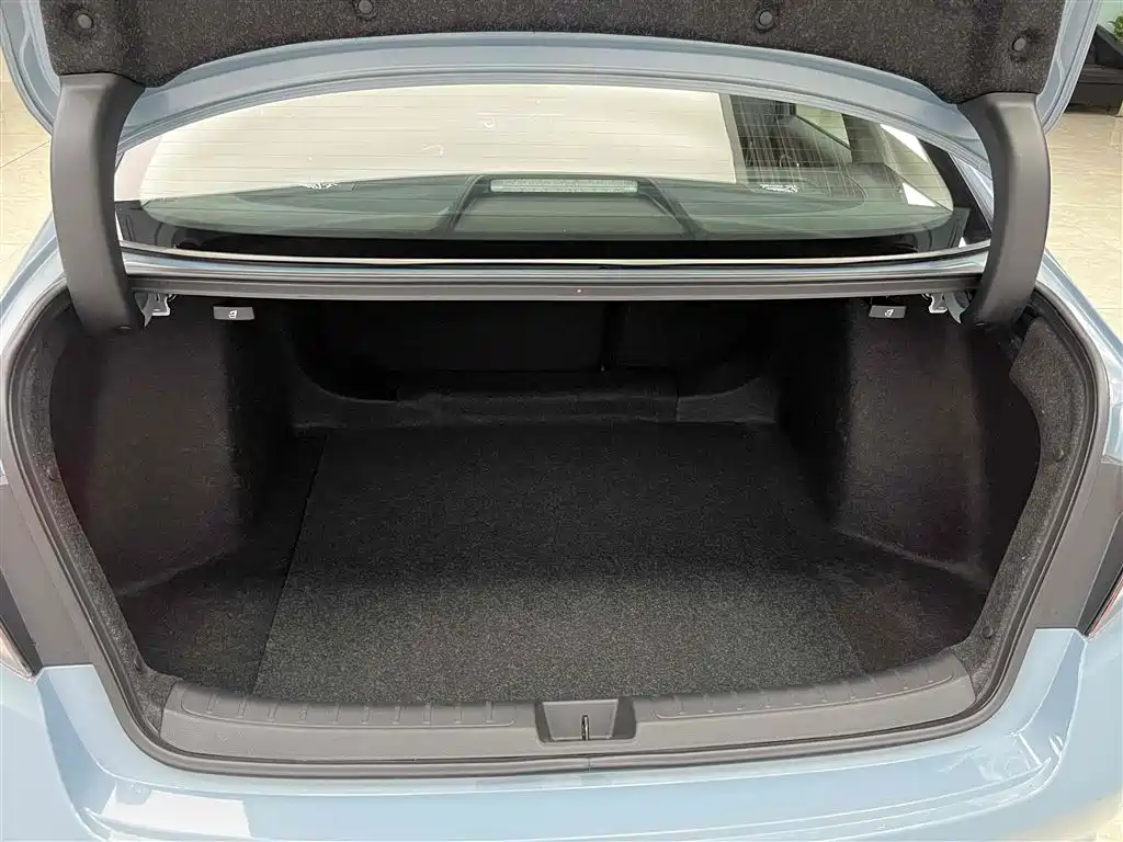 Stylish 2023 2.0L e:HEV Rui·Exclusive Edition купить на сайте DeffCars