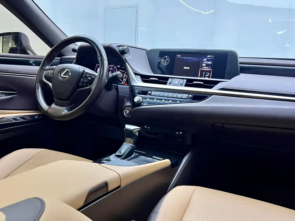 Lexus ES 2020 200 Excellence Edition купить на сайте DeffCars