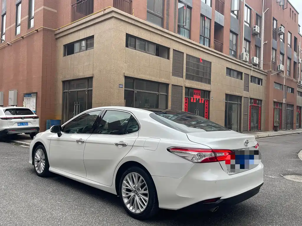 Camry 2018 2.5G Deluxe Edition купить на сайте DeffCars