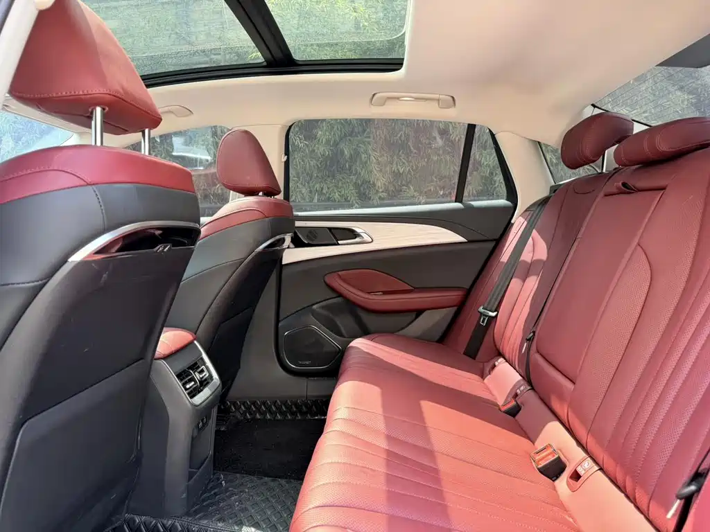 Hongqi H5 2025 2.0T automatic Xuanying 2 million units commemorative edition купить на сайте DeffCars