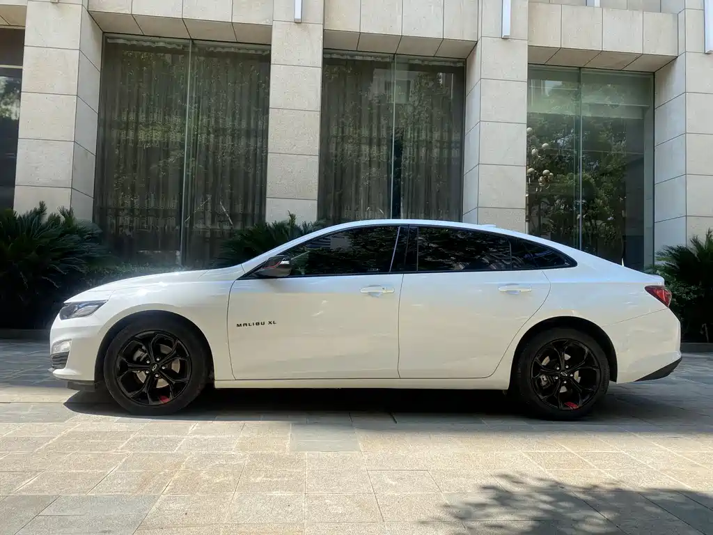 Malibu XL 2019 550T Automatic Sapphire Blue Limited Edition купить на сайте DeffCars