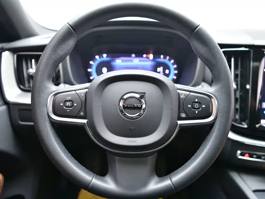 Volvo XC60 2023 B5 four-wheel drive Zhiyi Luxury Edition купить на сайте DeffCars
