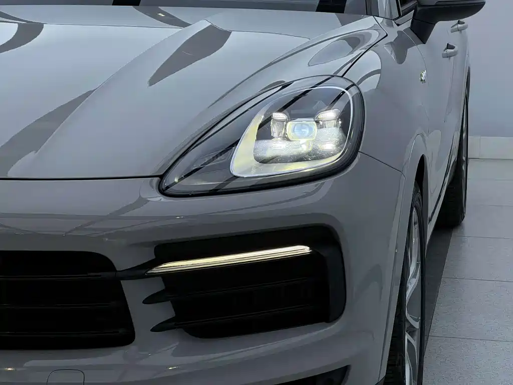 Cayenne New Energy 2021 Cayenne E-Hybrid 2.0T купить на сайте DeffCars