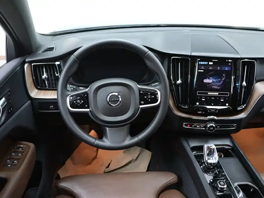 Volvo XC60 2024 B5 four-wheel drive Zhiyuan Deluxe Edition купить на сайте DeffCars