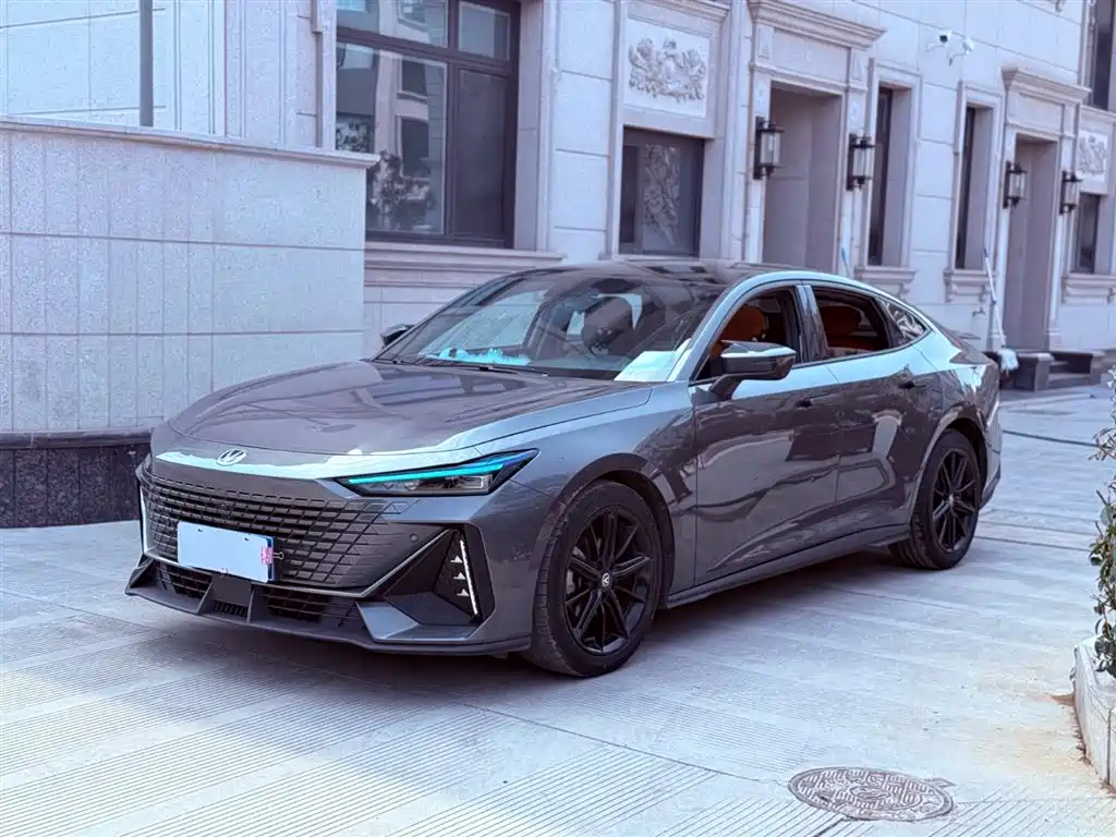 Changan UNI-V 2023 1.5T premium model купить на сайте DeffCars