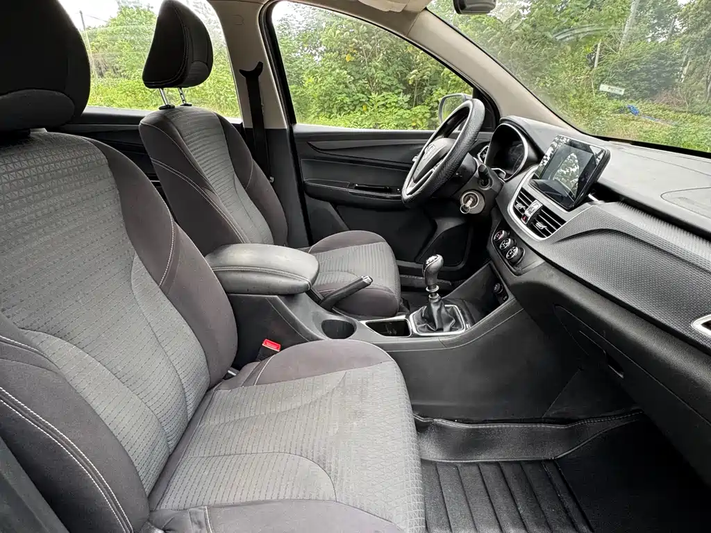 Baojun 730 2019 1.5L manual fashion 7 seats National V купить на сайте DeffCars