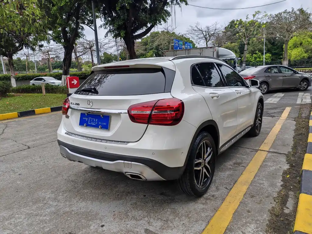 Mercedes-Benz GLA 2017 GLA 200 Fashion Model купить на сайте DeffCars