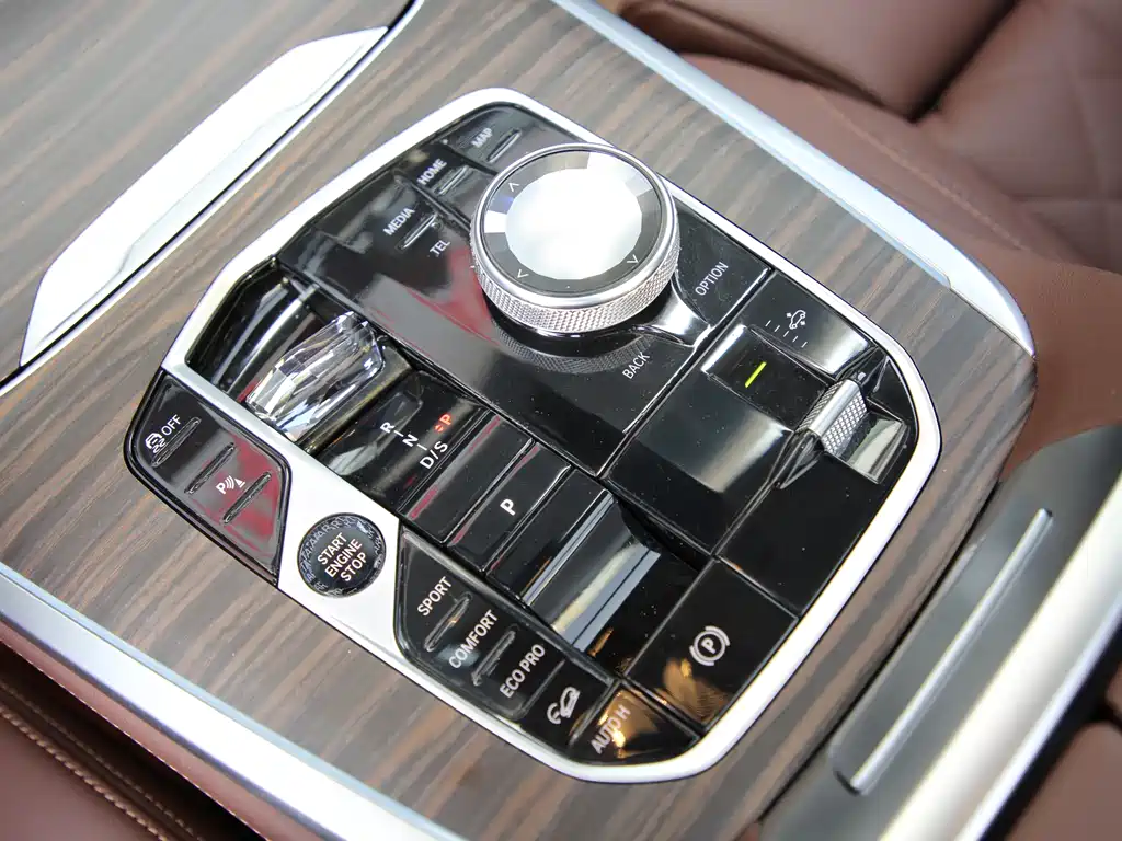 BMW X7 2023 xDrive40i Leading Luxury Package купить на сайте DeffCars