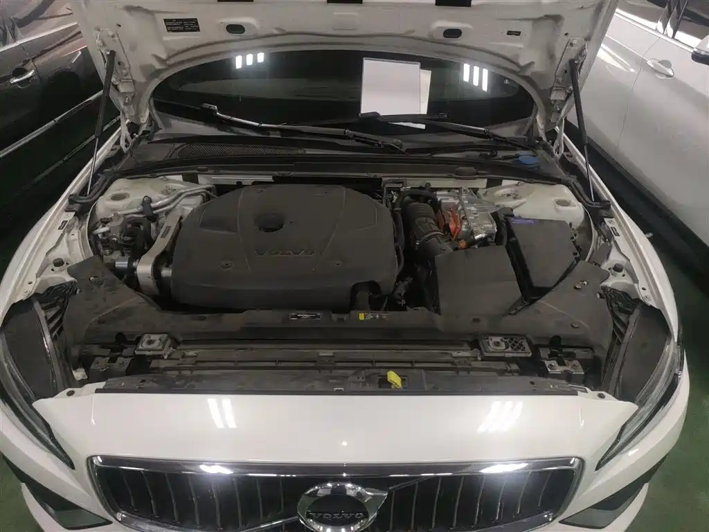 Volvo S60 plug-in hybrid 2021 T8 E-drive hybrid four-wheel drive Zhiyi luxury version купить на сайте DeffCars