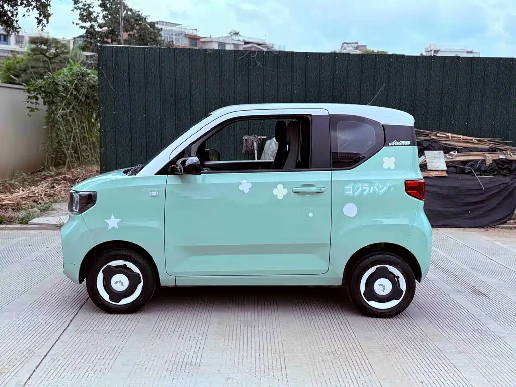 Hongguang MINIEV 2021 macaron sandwich model 120km ternary lithium купить на сайте DeffCars