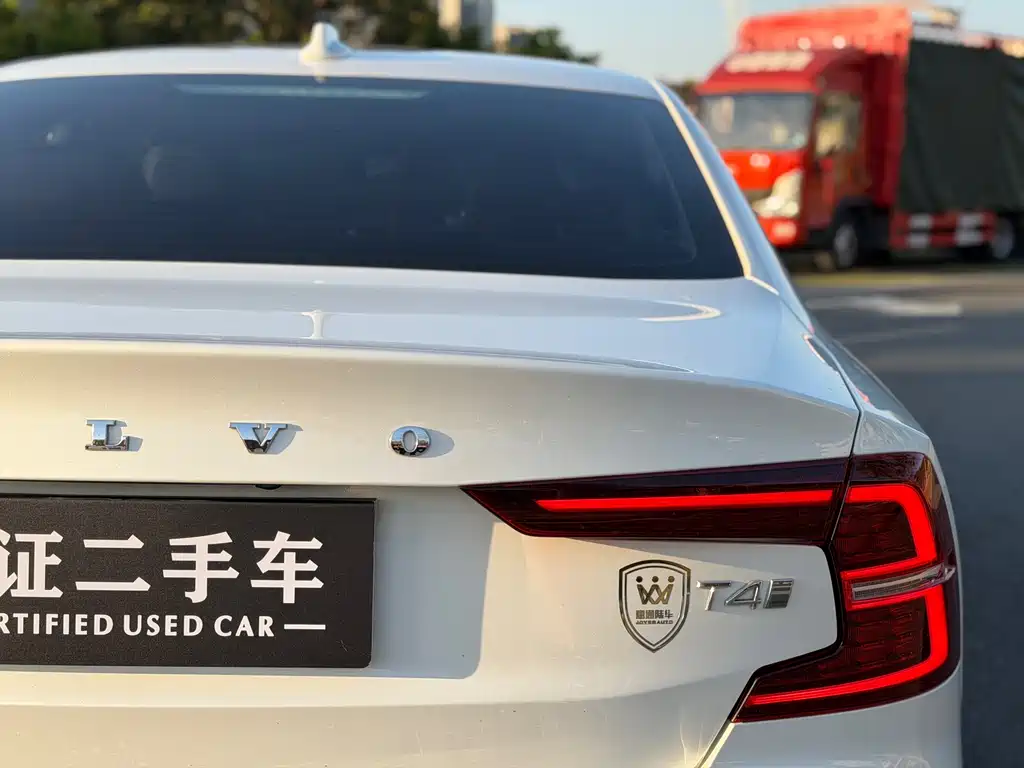 Volvo S60 2020 T4 Zhiyi Luxury Edition купить на сайте DeffCars