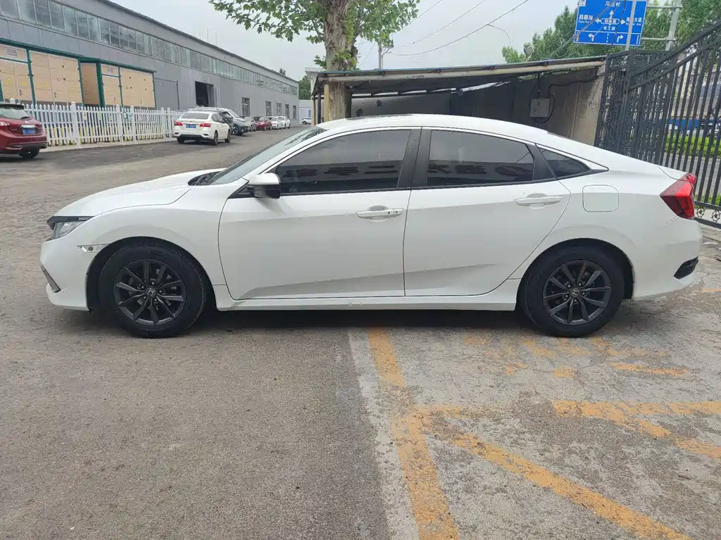 Civic 2019 220TURBO CVT Dynamic Edition National VI купить на сайте DeffCars