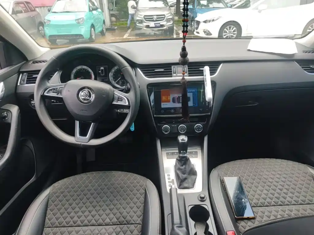 Octavia 2019 TSI230 DSGSenova Zhixing Deluxe Edition China VI купить на сайте DeffCars
