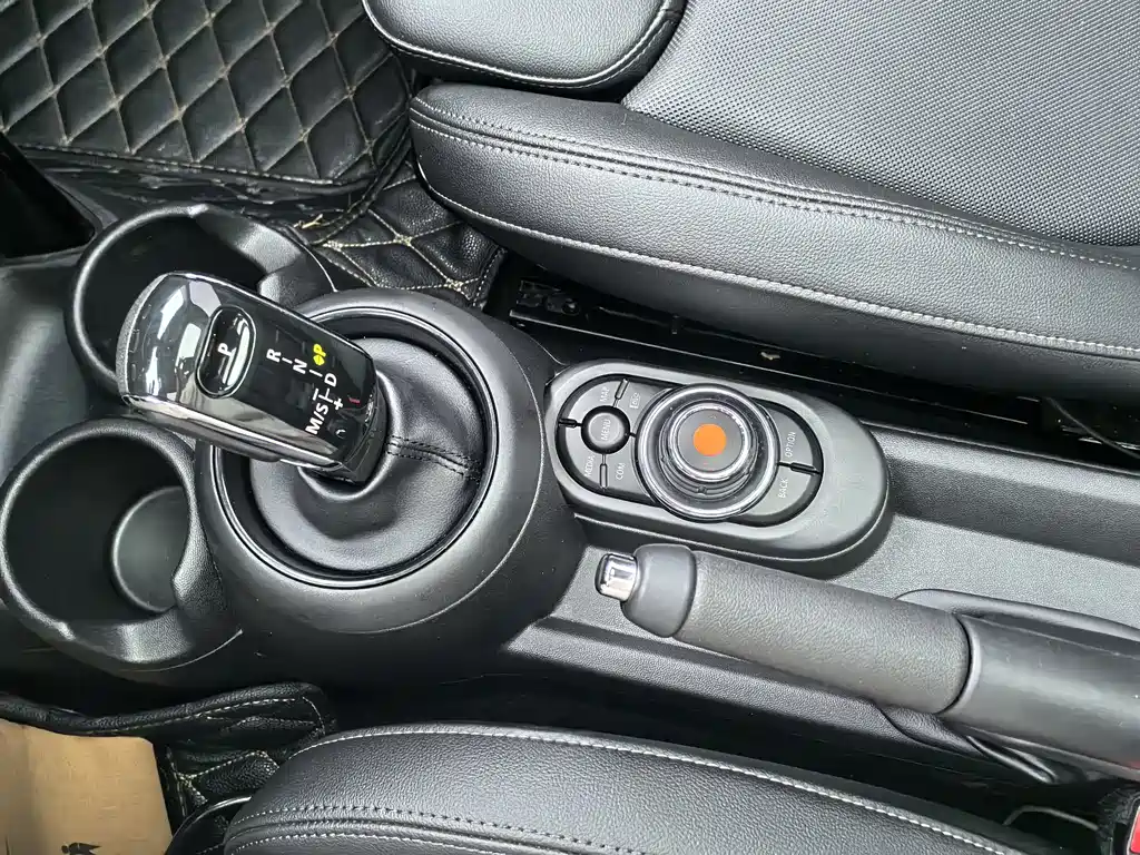 MINI 2021 1.5T COOPER Classic купить на сайте DeffCars