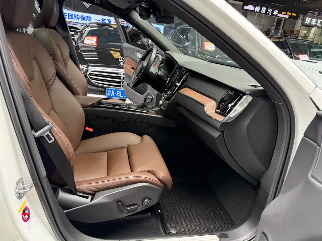 Volvo XC60 2021 T5 four-wheel drive Zhiyuan Deluxe Edition купить на сайте DeffCars
