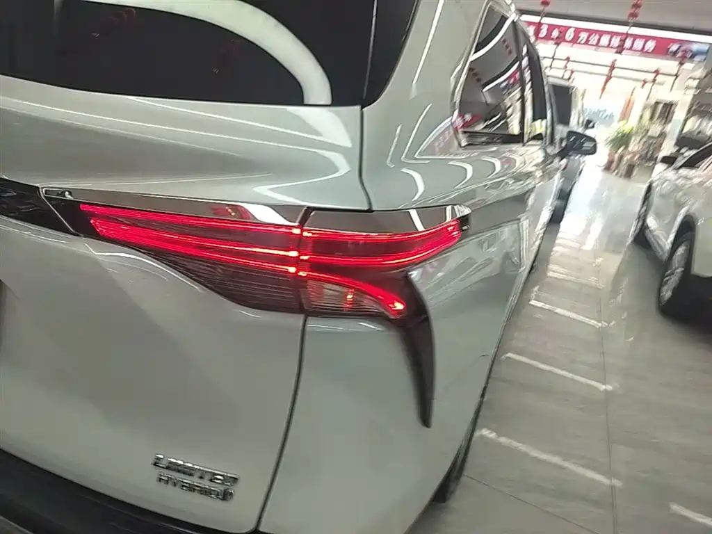 SIENNA 2023 2.5L Hybrid Premium Edition купить на сайте DeffCars