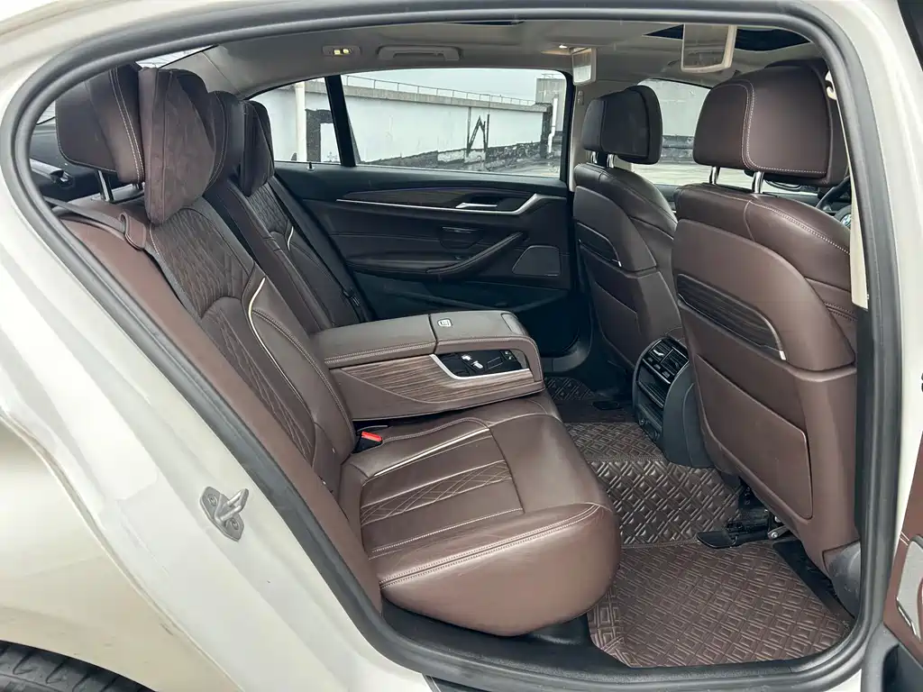 BMW 5 Series New Energy 2019 Facelift 530Le Pioneer Edition купить на сайте DeffCars