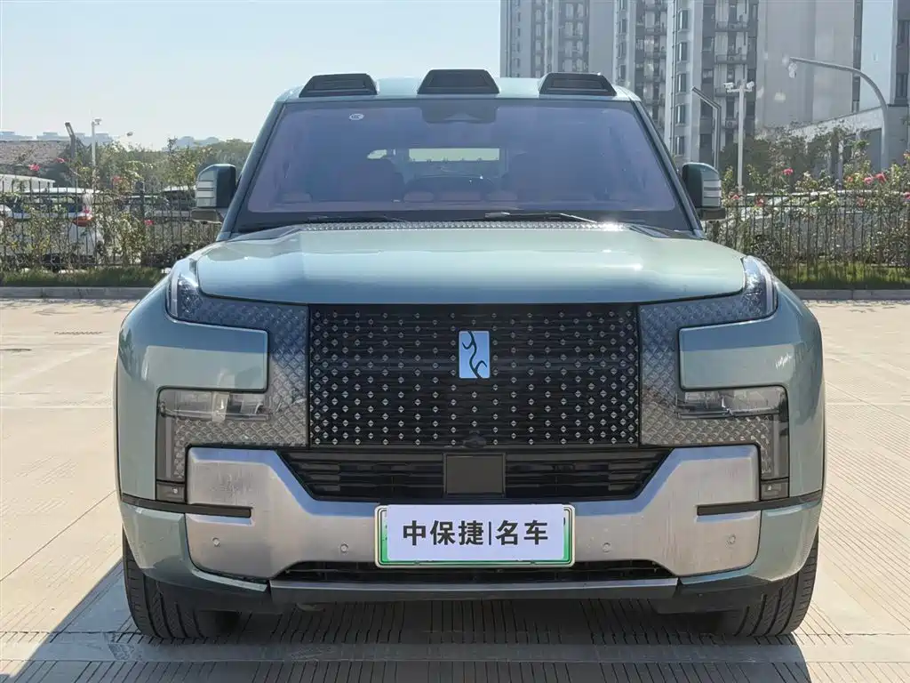 Looking up at U8 2023 Deluxe Edition купить на сайте DeffCars