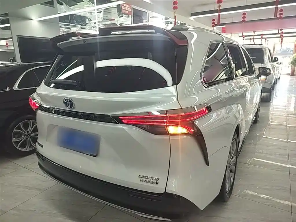 SIENNA 2023 2.5L Hybrid Premium Edition купить на сайте DeffCars