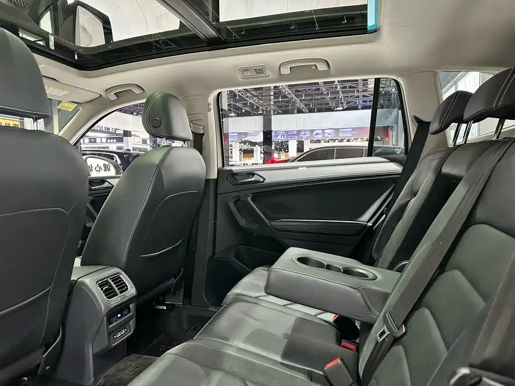 Tiguan L 2018 facelift 330TSI automatic two-wheel drive luxury version купить на сайте DeffCars