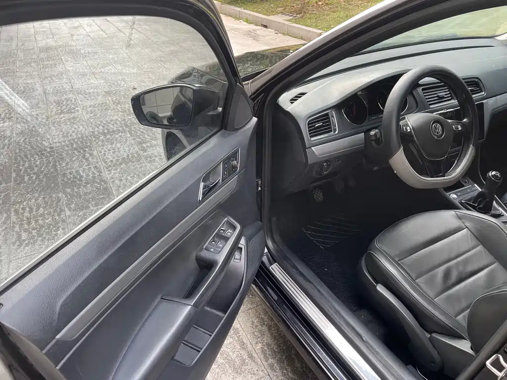 Lavida 2017 1.6L manual comfort version купить на сайте DeffCars