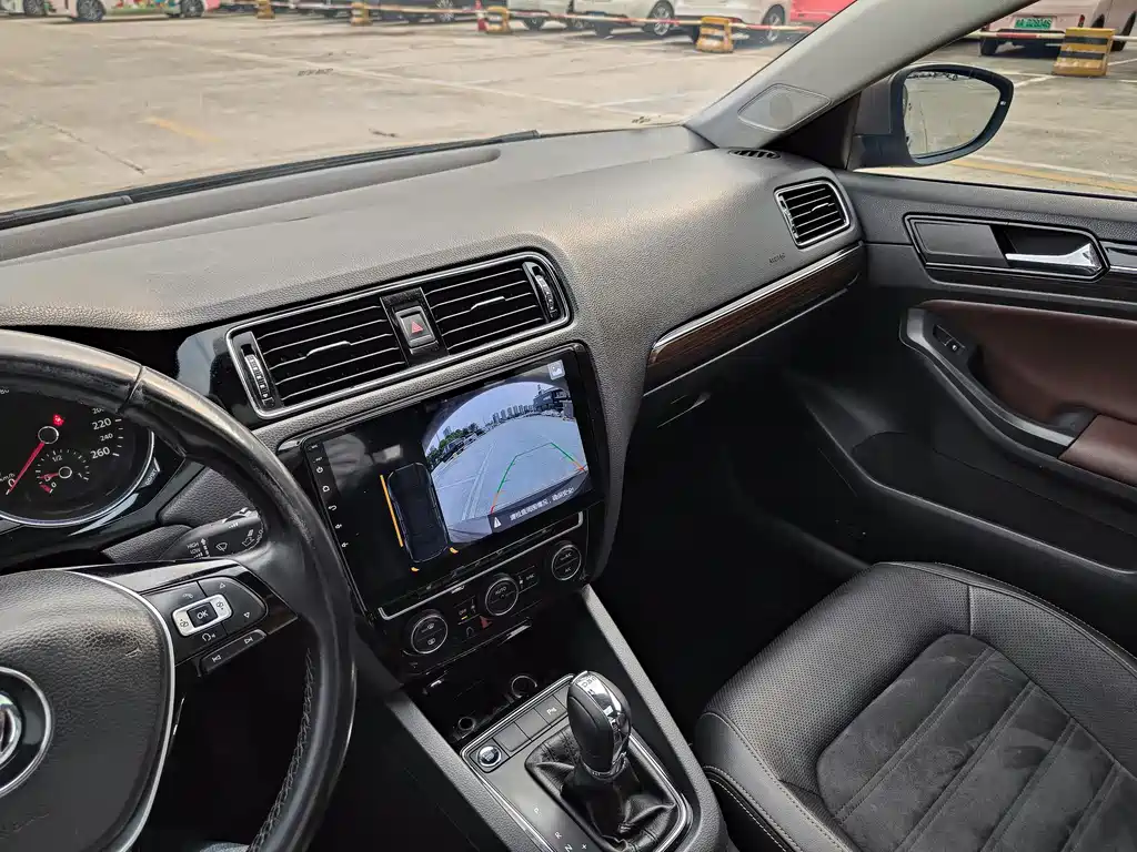 Sagitar 2015 230TSI automatic luxury model купить на сайте DeffCars