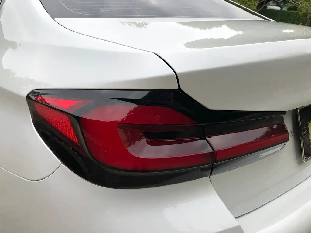 BMW 5 Series 2023 530Li Leading M Sports Package купить на сайте DeffCars