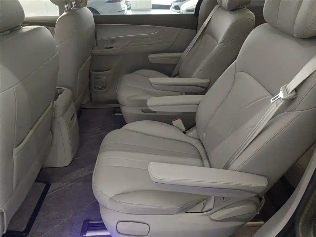 Roewe iMAX8 New Energy 2025 1.5T DMH Lu Zun Premium Edition купить на сайте DeffCars