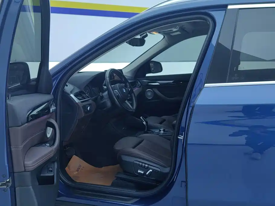 BMW X1 2022 sDrive25Li Leading купить на сайте DeffCars