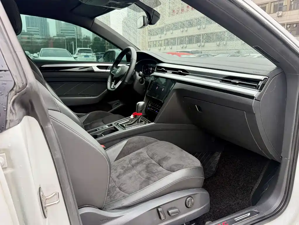 FAW-Volkswagen CC 2024 330TSI Dazzling Edition купить на сайте DeffCars