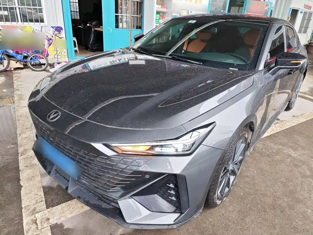Changan UNI-V 2022 1.5T premium model купить на сайте DeffCars