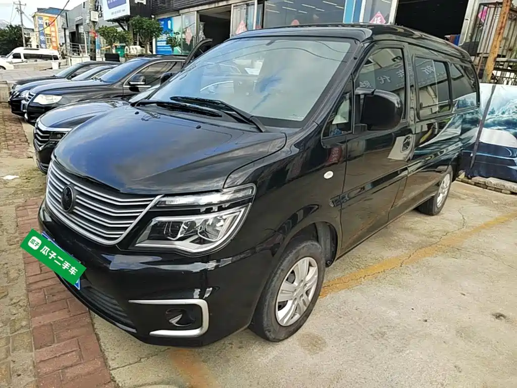 Lingzhi 2022 M5L 1.6L practical 7 seats купить на сайте DeffCars