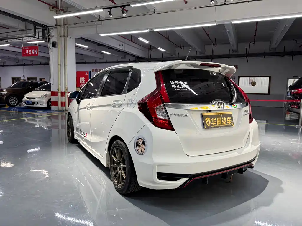 Fit 2018 1.5L CVT Fashion Edition купить на сайте DeffCars