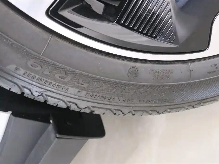 Volvo EX30 2025 rear drive long range version Plus купить на сайте DeffCars