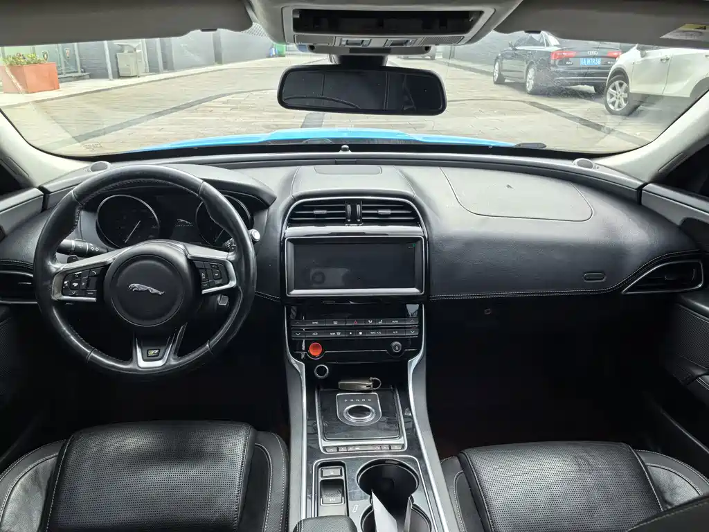 Jaguar XE 2015款 2.0T 200PS R-Sport купить на сайте DeffCars