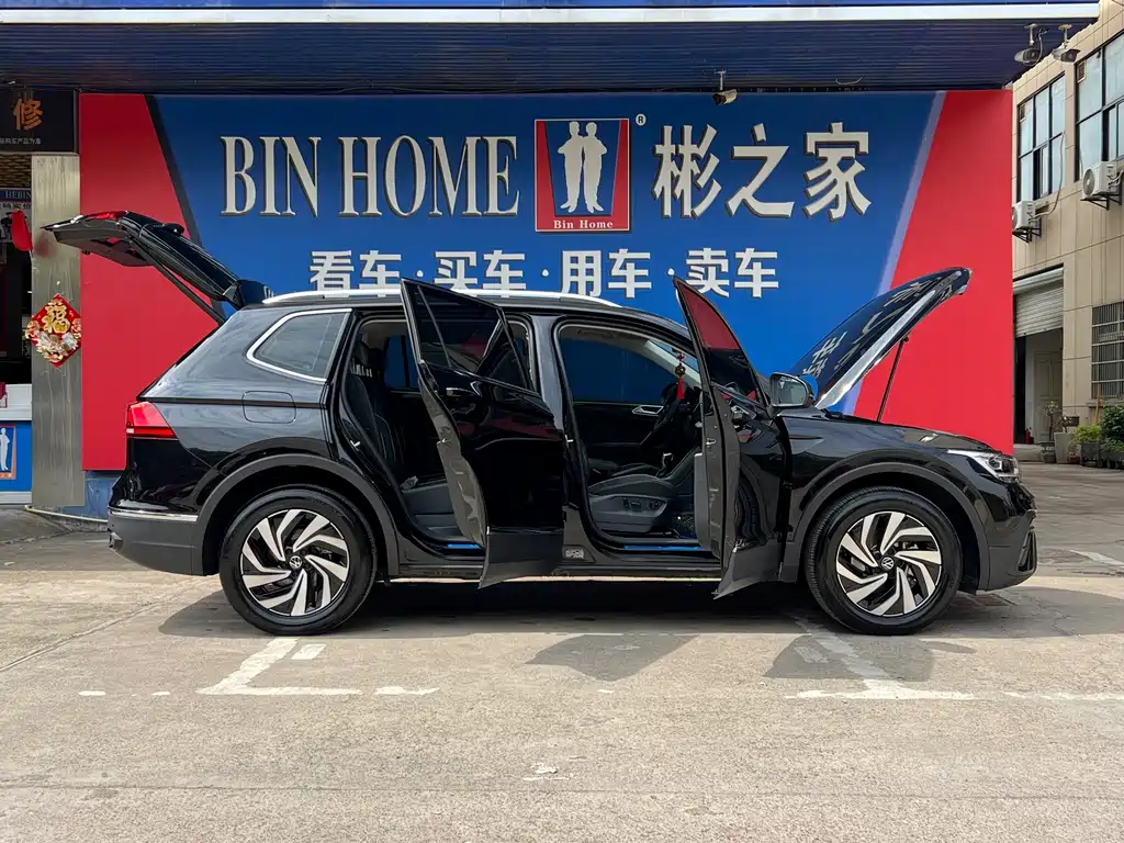 Tiguan L 2025 Outstanding Model 300TSI Automatic Two-wheel Drive Dragon Edition купить на сайте DeffCars