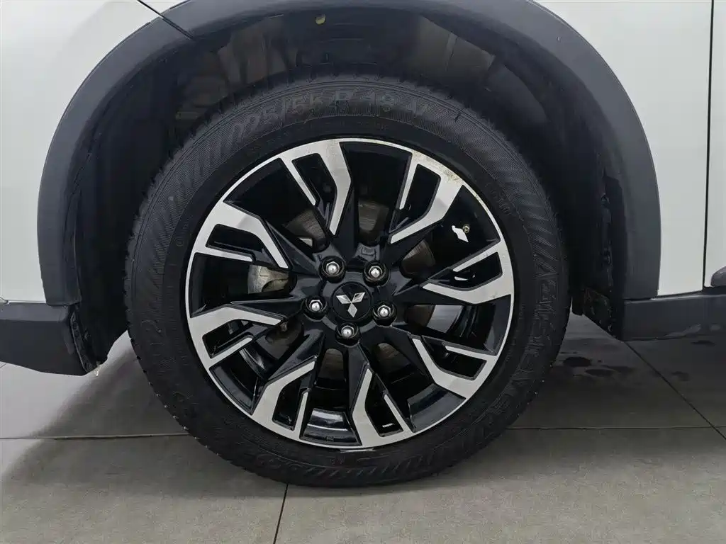 Outlander 2019 2.4L four-wheel drive exclusive version, 5 seats, National VI купить на сайте DeffCars