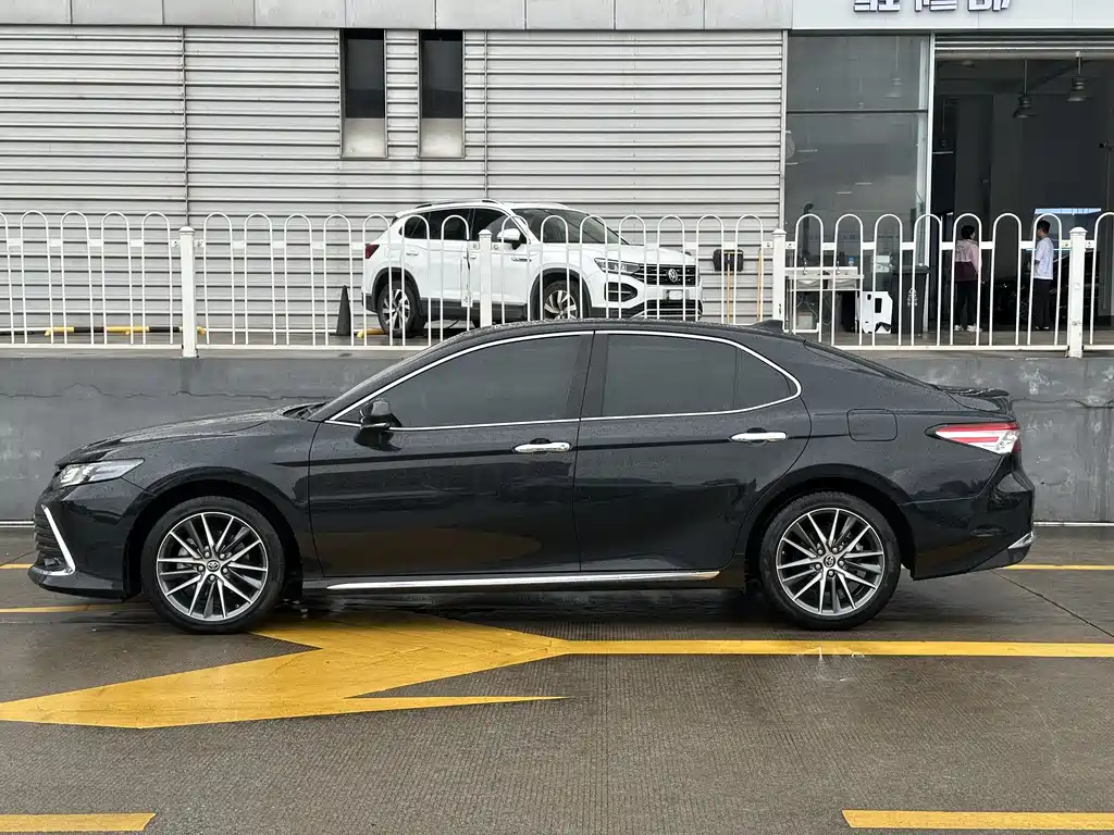 Camry 2023 2.5G Deluxe Edition купить на сайте DeffCars
