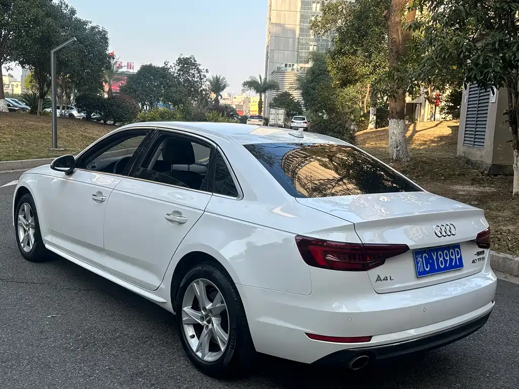Audi A4L 2018 30th Anniversary Model 40 TFSI Enterprising купить на сайте DeffCars