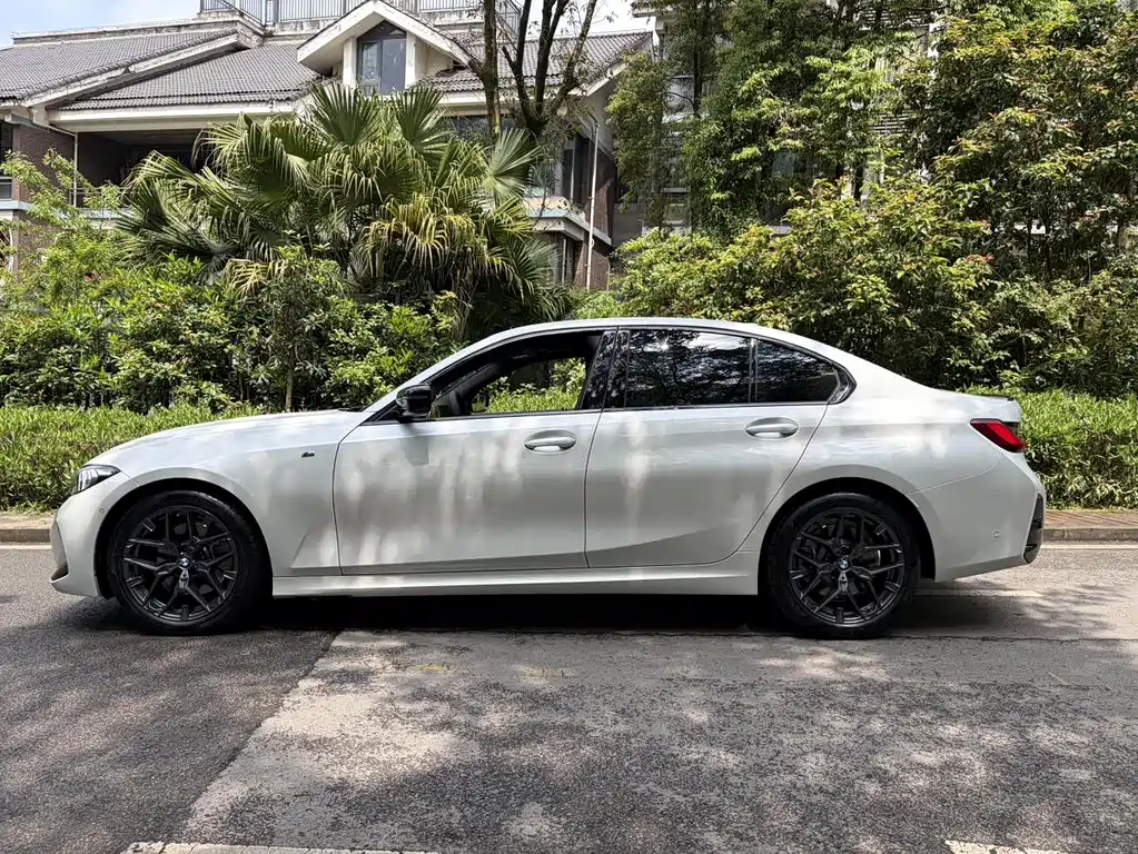 BMW 3 Series 2025 330i M Sports Night Package купить на сайте DeffCars