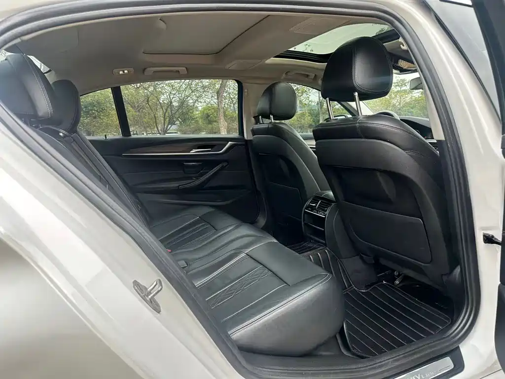 BMW 5 Series 2018 530Li xDrive M Sports Package купить на сайте DeffCars