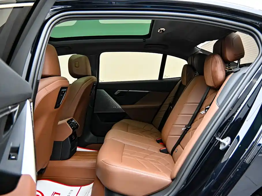 BMW 5 Series 2024 530Li Leading M Sports Package купить на сайте DeffCars